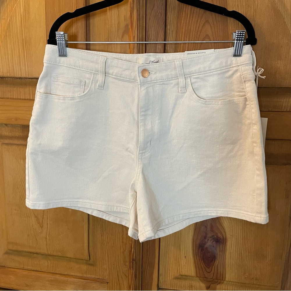 Universal Thread - NWT Cream High Rise Midi Shorts - Size 12